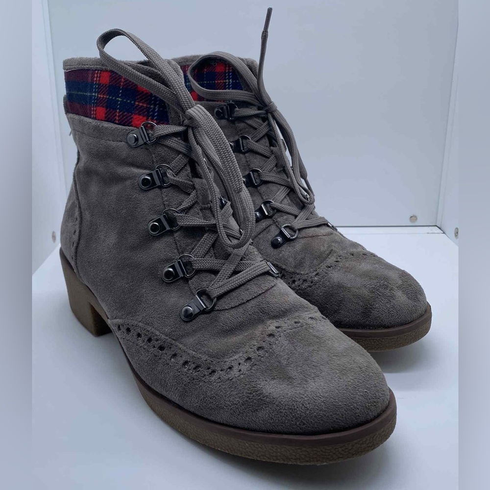 Tommy Hilfiger Twyazi Suede Plaid Wingtip Women’s Ankle Boots Size 9
